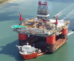 imagini diferite platforme petroliere diferite feluri. platforma petroliera