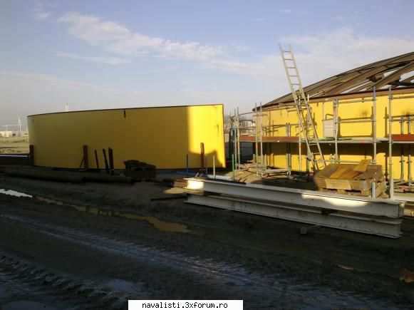 capacul tancului construit la sol. poze tancuri de petrol -amsterdam 2011