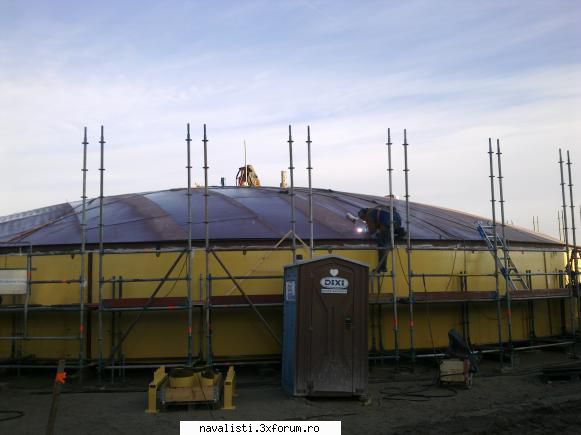 capacul tancului construit la sol. poze tancuri de petrol -amsterdam 2011