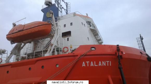 aceasta este o nava care lanseaza cabluri cum spunea marian.de obicei sunt doua nave surori ce